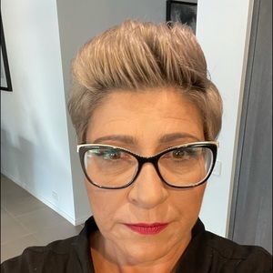 Meet your Posher, Angela